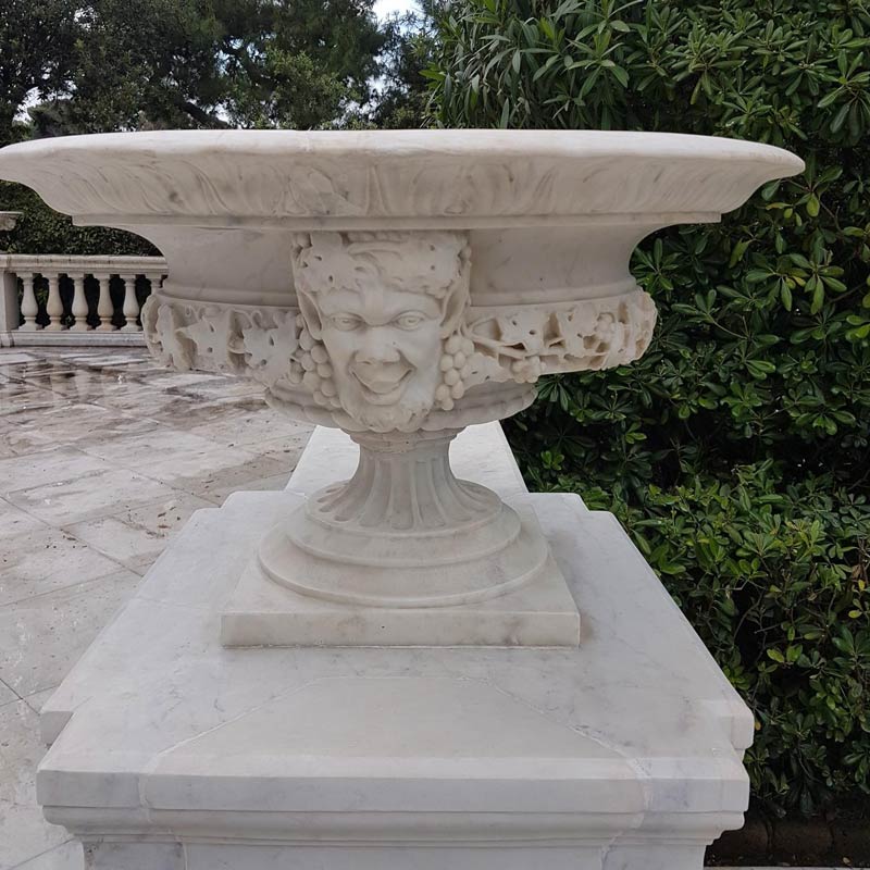 Naples – Restoration of an ancient marble vase in Villa Rosebery